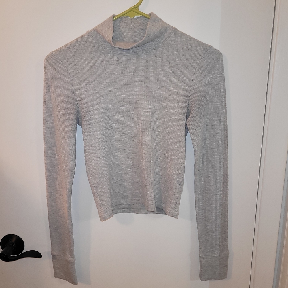 AE Cropped thermal weave mock neck top.